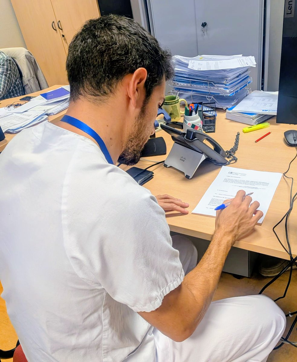 ¡Hoy he firmado mi plaza fija como Facultativo Especialista en Psicología Clínica en el Hospital Universitario la Paz!
Orgullo, gratitud y mucha ilusión por seguir creciendo y aportando desde la sanidad pública. #HULP 😌🥹🎉