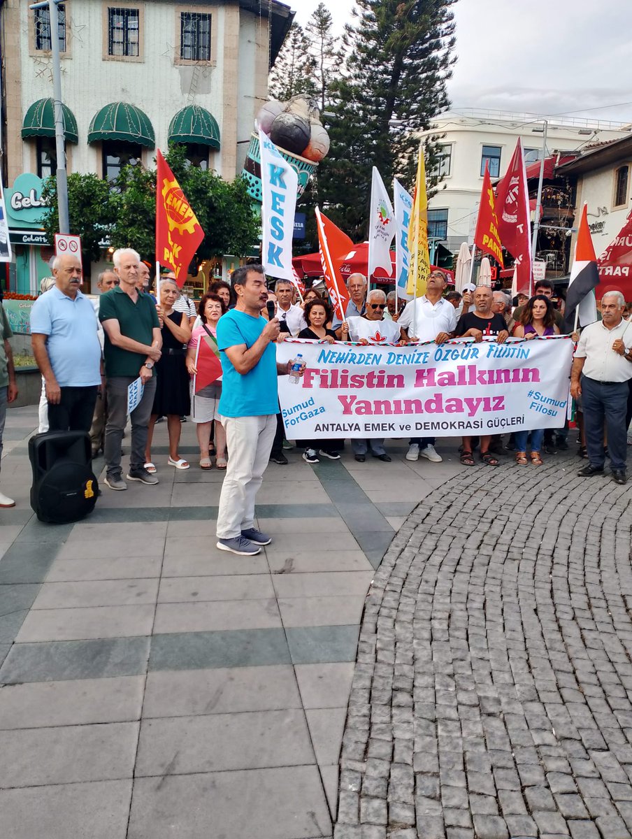 Siyonist İsrail’in aylardır sürdürdüğü,organize bir soykırıma dönüşen Gazze ablukasını delmek,açlığa mahkûm edilen halka insani yardım ulaştırmak amacıyla yola çıkan Küresel Sumud Filosu,uluslararası sularda İsrail donanmasının saldırısı kabul edilemez!
<a href="/emekpartisi/">Emek Partisi</a> #Gazze