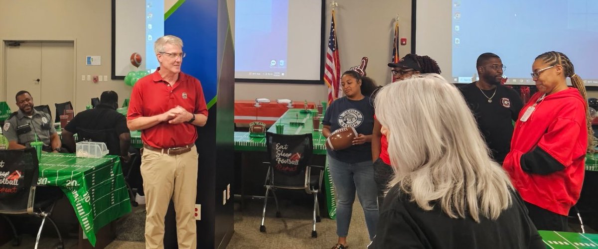 SizemoreInc's tweet image. Sizemore recently celebrated the start of football season, along with our HR Associates, with a tailgate-style luncheon at the company headquarters! #Sizemore #PuttingYouFirst #YourPeople #YourWork #AugustaProud #Since1955 #NewLookSameCommitment #Security #Janitorial #Staffing