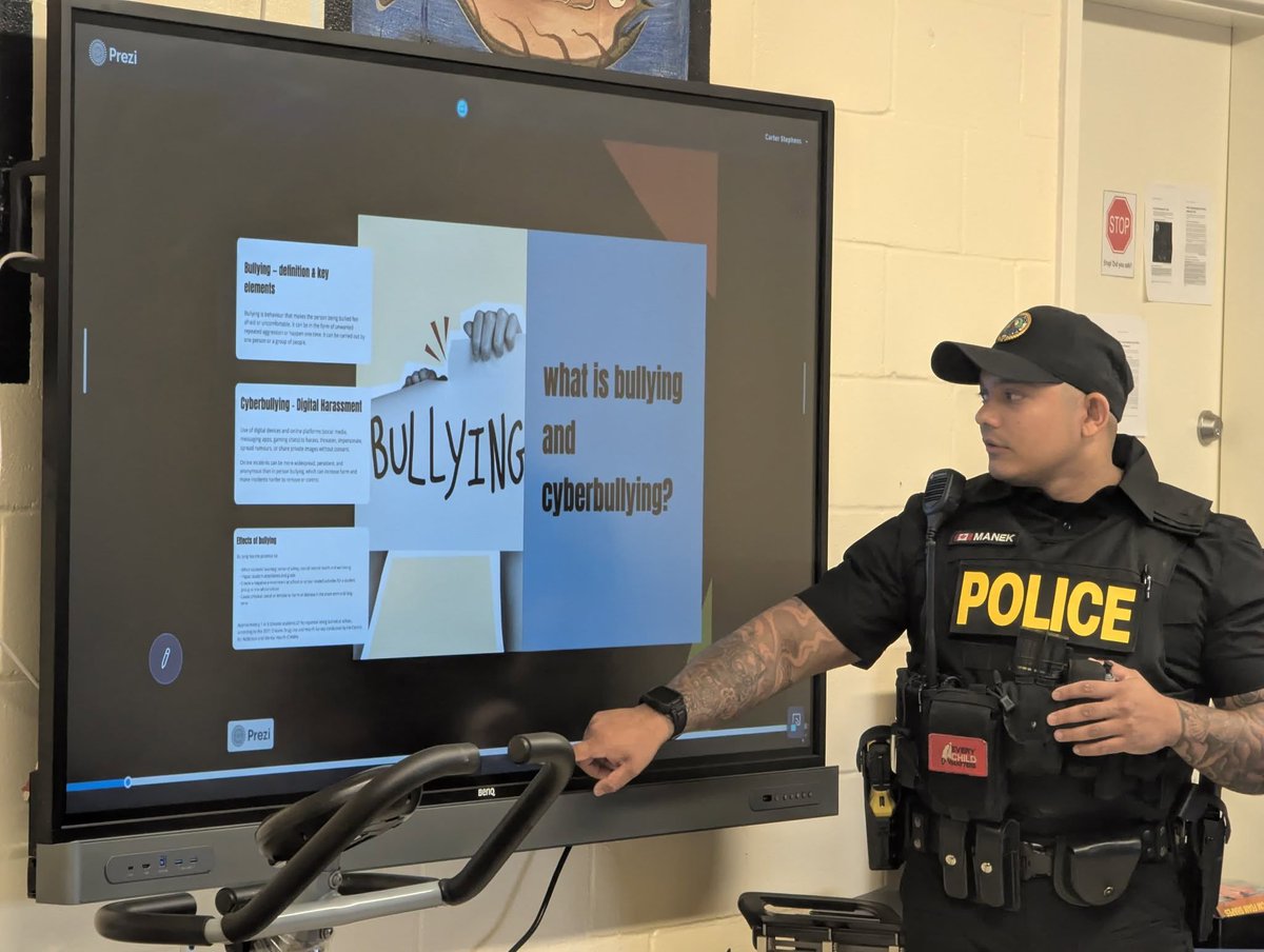 Constable Manek had a great visit with the Grade 4 class to talk about bullying and racism awareness. Big thanks to the students for their amazing attention and thoughtful participation — you're making a difference!