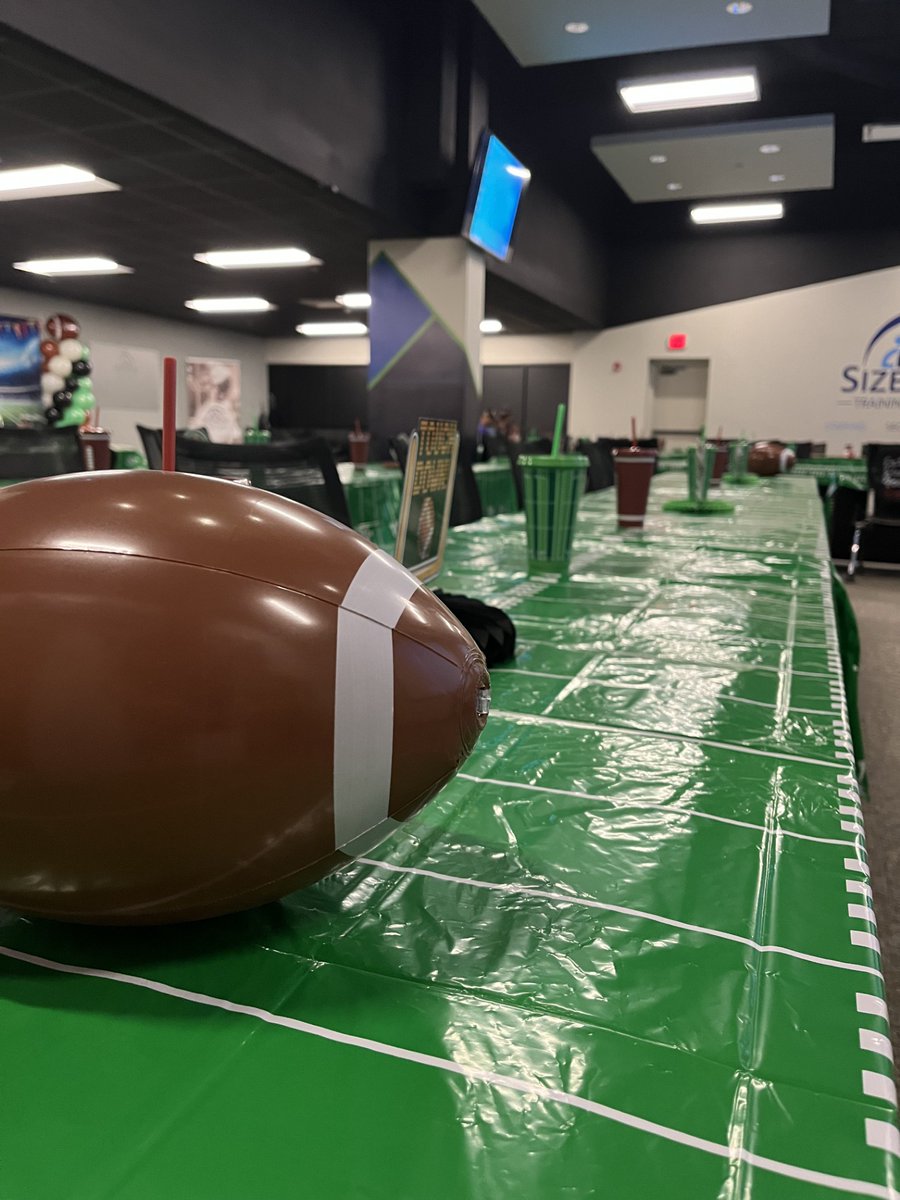 SizemoreInc's tweet image. Sizemore recently celebrated the start of football season, along with our HR Associates, with a tailgate-style luncheon at the company headquarters! #Sizemore #PuttingYouFirst #YourPeople #YourWork #AugustaProud #Since1955 #NewLookSameCommitment #Security #Janitorial #Staffing