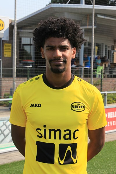 De dit seizoen bij EFC teruggekeerde Ahmed Kamal (24) is gestopt bij de Eerselse eersteklasser. De vleugelspits stond in de basis in de eerste competitiewedstrijd thuis tegen De Valk. De aanvaller verliet EFC in 2022 voor EVV Echt en speelde nadien bij UNA en opnieuw EVV Echt.