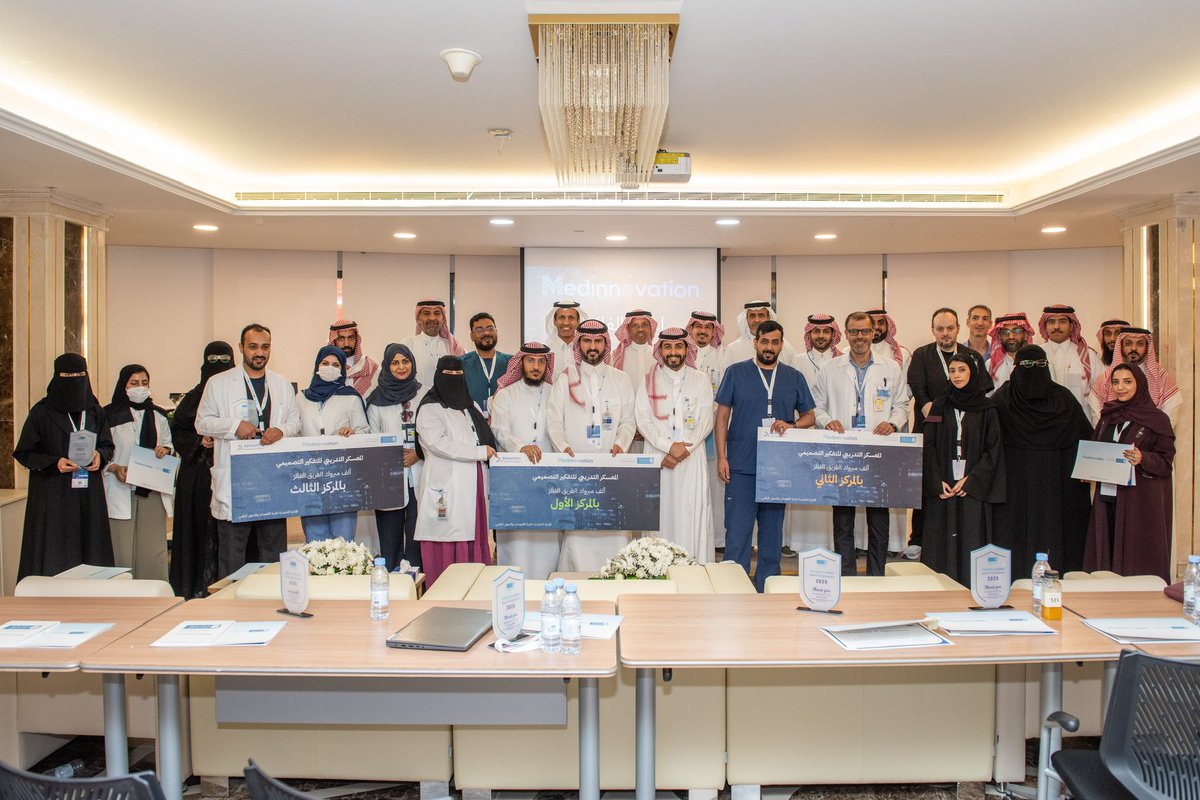 ksumedicalcity's tweet photo. اُختُتِم “معسكر التفكير التصميمي (MedInnovate)” الذي نظّمته #المدينة_الطبية_الجامعية بـ #جامعة_الملك_سعود ممثلةً بالإدارة التنفيذية لتقنية المعلومات والتحول الرقمي بحضور المدير العام التنفيذي أ.د. أحمد الهرسي والرئيس التنفيذي لشركة التحول المبتكر واستديو آفاق للتقنية التابع لها الدكتور/ أحمد الثنيان الشريك المنفذ للفعالية، حيث جرى تكريم المشاركين من الباحثين والممارسين الصحيين والمختصين بالتقنية تقديراً لمساهماتهم في المساهمة في تبنّي ثقافة الابتكار وتطوير الخدمات الصحية وتعزيز تجربة المريض والطبيب عبر حلول مبتكرة بالذكاء الاصطناعي.