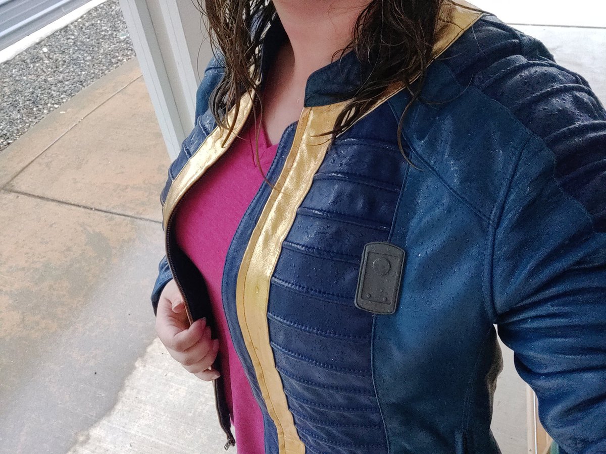 NoodleHours's tweet image. Gotta love soggy weather season, love just walking in the rain without a care ~w~ would've gone without jacket but didn't wanna get sick and it's my fav jacket