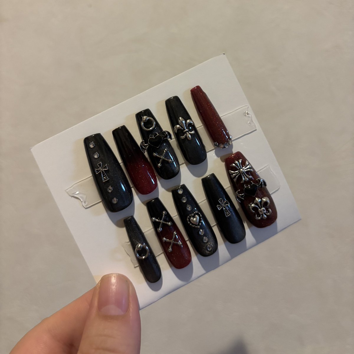 TEAMABC_matn's tweet photo. フィルムライブ用のネイルチップ完成🍒 https://t.co/M36VJEG7nB