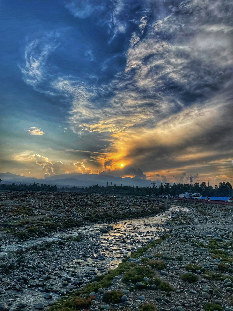malikharoon100's tweet photo. Sunset 🌅 https://t.co/GEUI2zzKDV