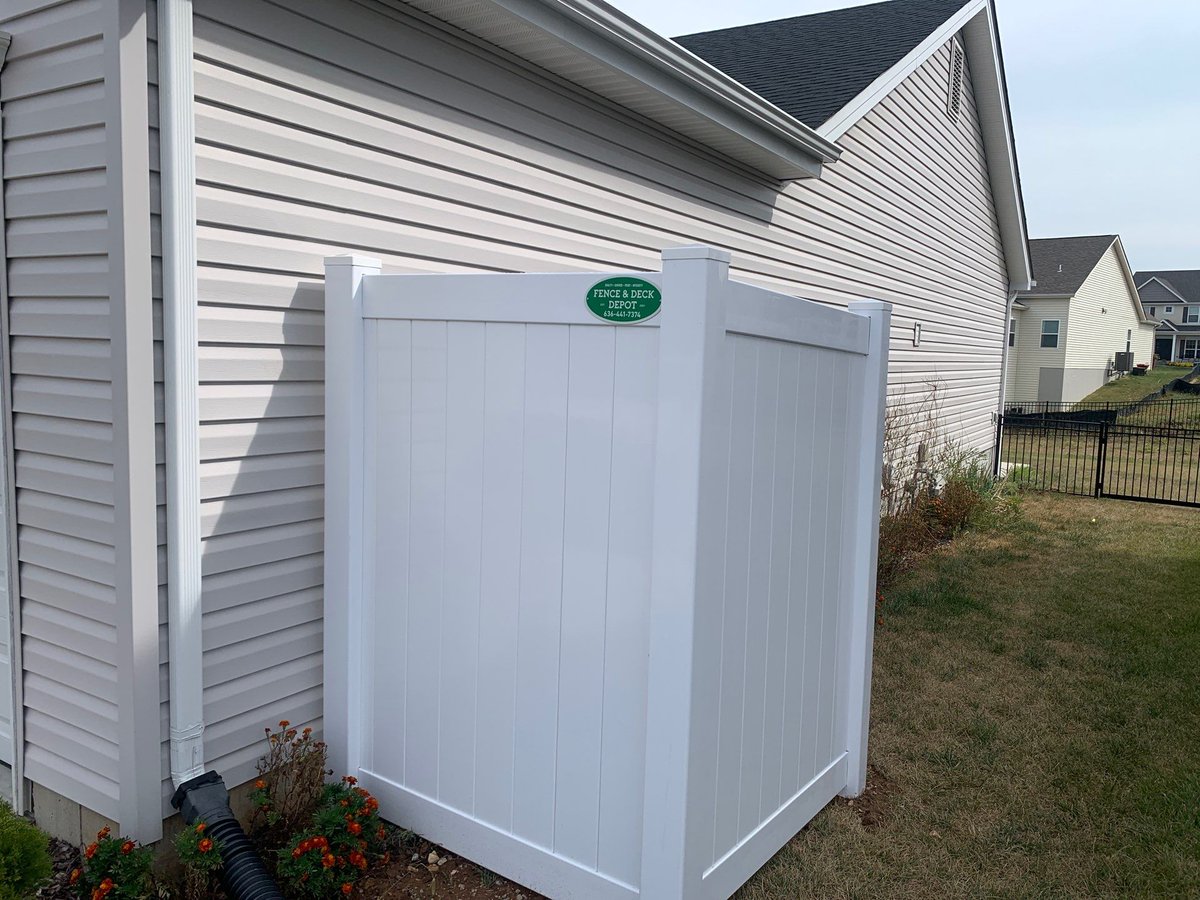 fencedeck_depot's tweet photo. Customer Review: Speedy installation, the reps were very professional, and the fence looks great! – Matt https://t.co/hGAKVDsQ0K