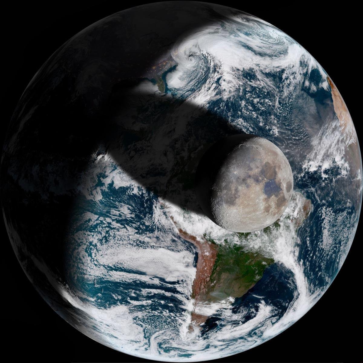 The true size of the moon 🥰 🌙 

It may not seem like it, but the Moon is a relatively small celestial object in the Solar System. Of course, it still holds the title of the fifth-largest natural satellite in our system, but when compared to Earth it is very small. In this