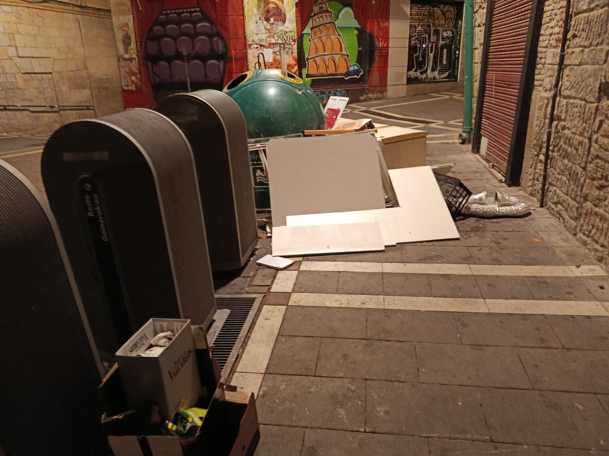 diegolasRL's tweet image. Asi da gusto tirar la basura en nuestro barrio......