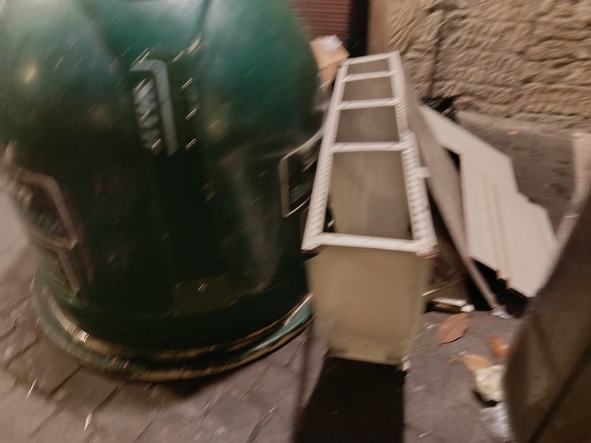 diegolasRL's tweet image. Asi da gusto tirar la basura en nuestro barrio......