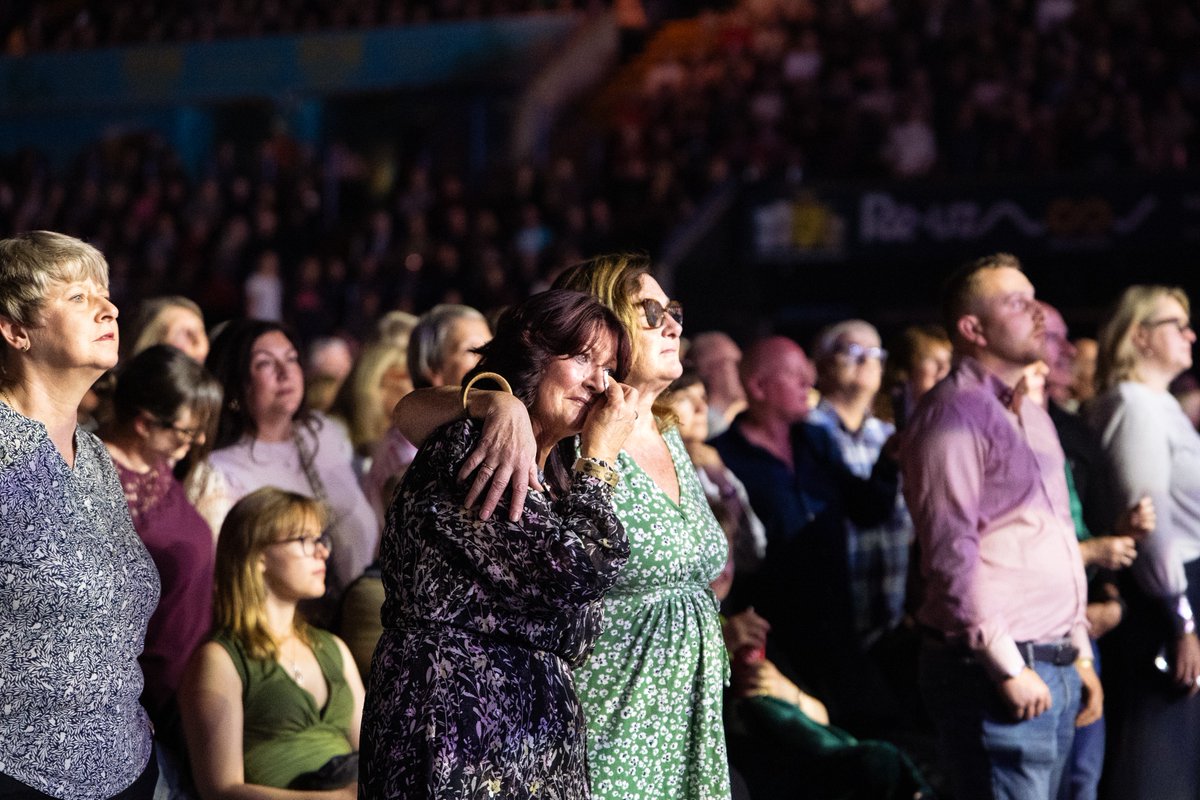 Last night we went 'Back to the beginning' as we celebrated 40 years of Simply Red. 

We were delighted to mark their return by welcoming them into the Golden Arrow Club - A new award gifted to artists who have performed at our venue at total of 10 times