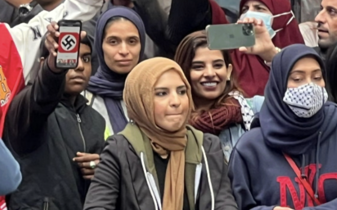 Suffragent_'s tweet image. Don't underestimate how many people you know - colleagues, neighbours, service providers - who'll be secretly happy about the terror attack in Manchester, today. 🇬🇧