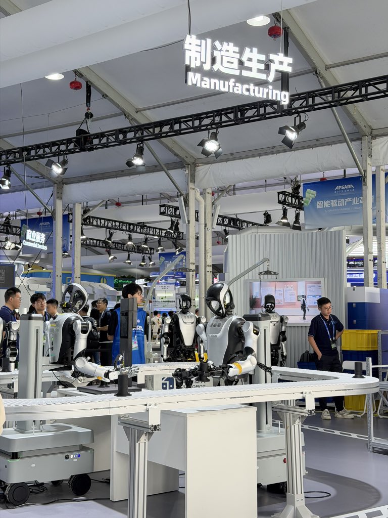 EvoMax_s's tweet image. Sharing a photo from the Alibaba Cloud conference—met so many amazing AI companies and people!