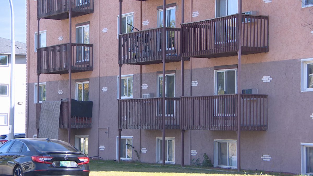 Saskatchewan residents are struggling as rental rates soar! 📈 While the nation sees declines, Sask. faces the highest price hikes! ow.ly/K2Qq30sQ4M6 #HousingCrisis 🏠