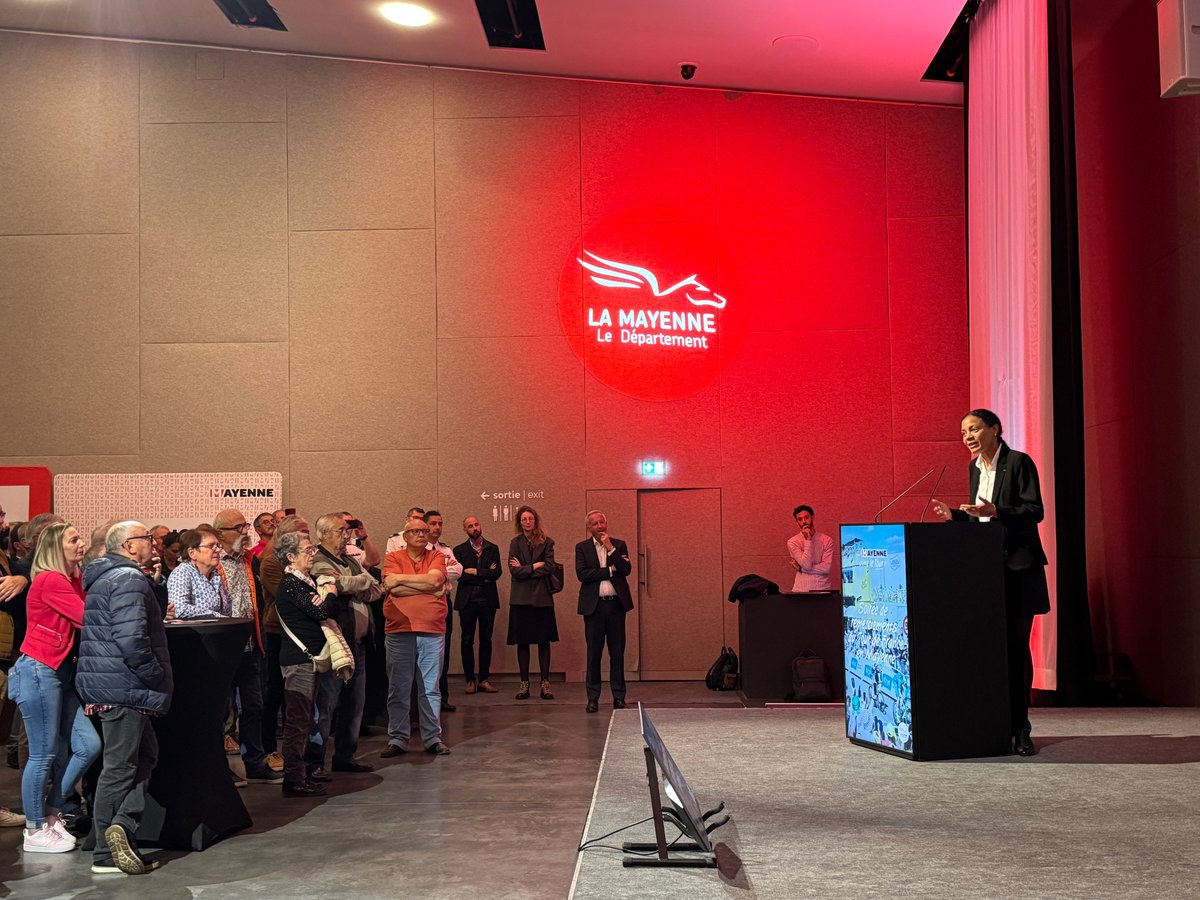 Prefet53's tweet image. 🚴 #TDF2025 🇫🇷
[30/09] Nadège Baptista, préfète de la #Mayenne a remercié tous les agents de l’État mobilisés lors du passage du #TourdeFrance en #Mayenne le 12 juillet.
🥇Le ministère de l' @Interieur_Gouv est un partenaire majeur de l'événement :
👮‍♀️3⃣2⃣1⃣ gendarmes déployés sur