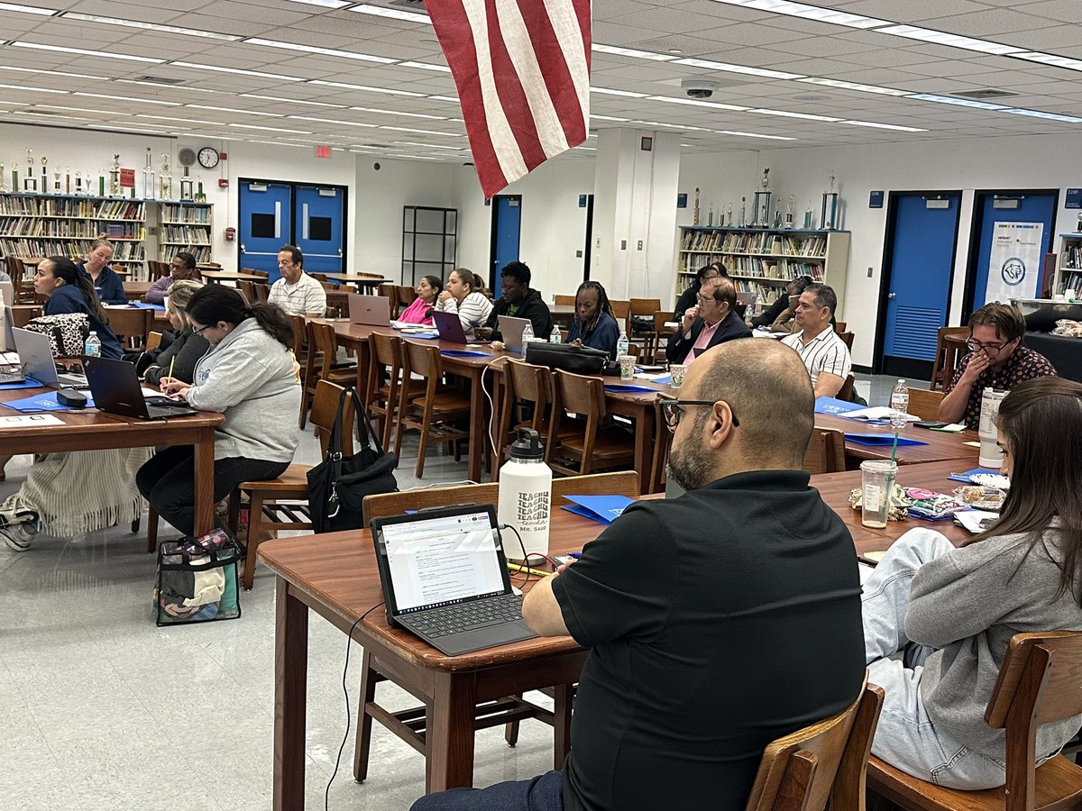 STEAMDesignated's tweet image. Integrating STEAM PL with an amazing group of individuals  🙌🏻 . They are all ready for another success school year! #YourBestChoiceMDCPS