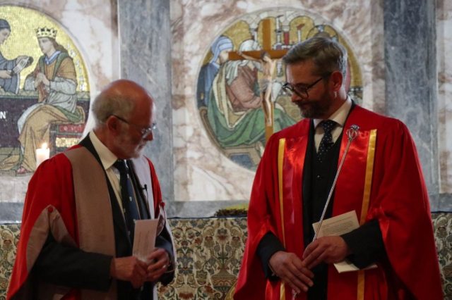 Gilbertson_Lab's tweet image. Everyone at @Gilbertson_Lab is thrilled to congratulate Prof. @RJG3062  on being installed as Master of @CaiusCollege ! 🎉💫✨ A wonderful achievement for Richard ! @CRUK_CI @Cambridge_Uni #Cambridge #GonvilleAndCaius