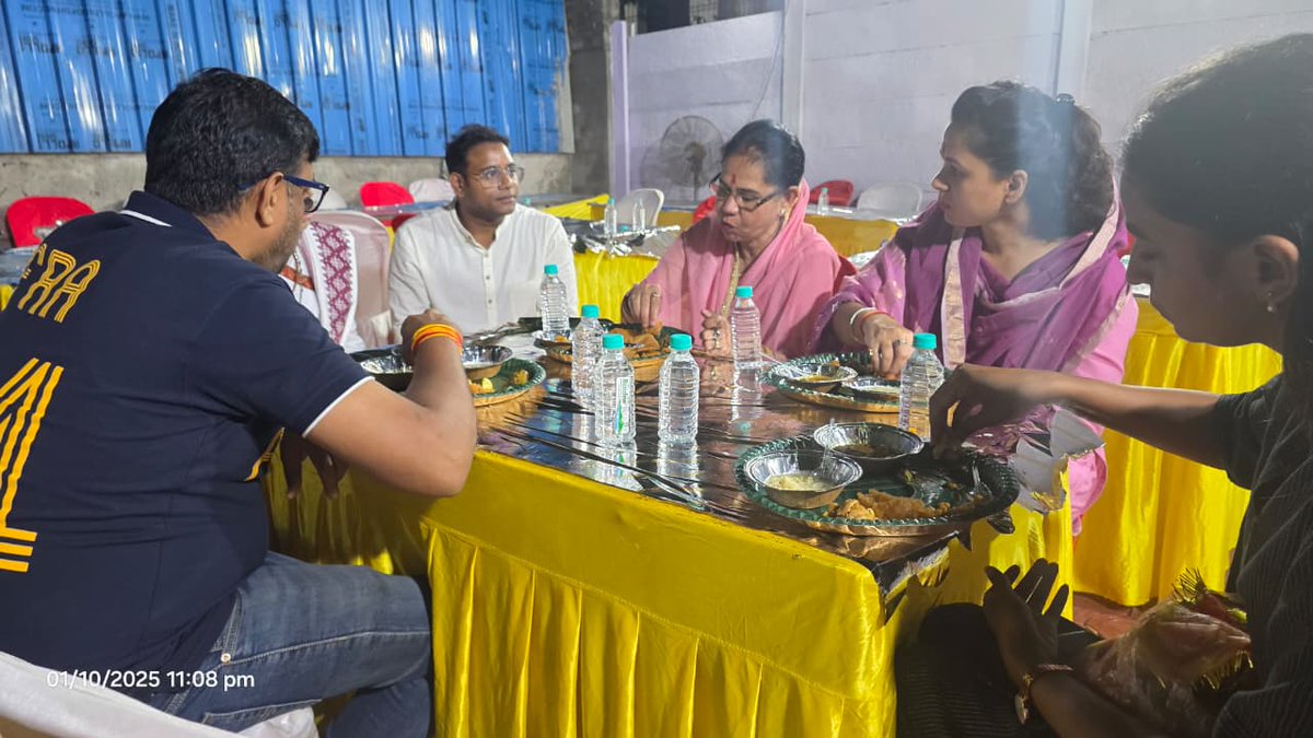जय माता दी 🚩

टीलारामपुर स्थित पावन कैला माता मंदिर में दर्शन कर सभी के सुख, समृद्धि व मंगल की कामना की।
इस शुभ अवसर पर प्रदेश उपाध्यक्ष श्रीमती सीमा सिंह जी, श्री रवि पवार जी, श्री विक्रम शिवहरे जी सहित अनेक श्रद्धालु उपस्थित रहे।

#धार्मिकदर्शन #NehaBagga #MadhyaPradesh