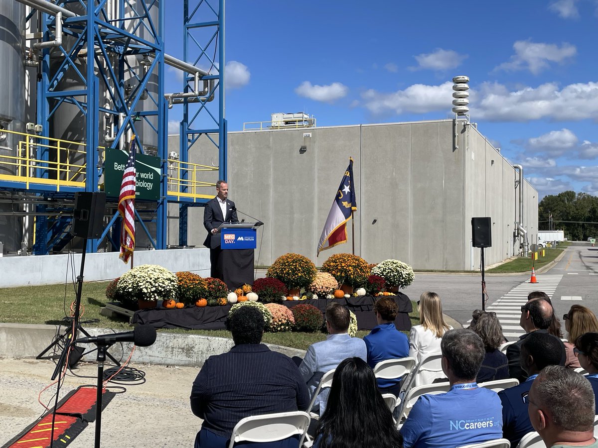 .<a href="/NCCommerce/">N.C. Commerce</a> Secretary Lee Lilley speaks at #MFGDay25 on meeting the workforce needs of advanced manufacturers &amp; introducing young people to promising career opportunities, in partnership with K-12 schools &amp; <a href="/NCCommColleges/">North Carolina Community Colleges</a>. #NCWorks
#NovonesisMFGDay #NCMfgWeek