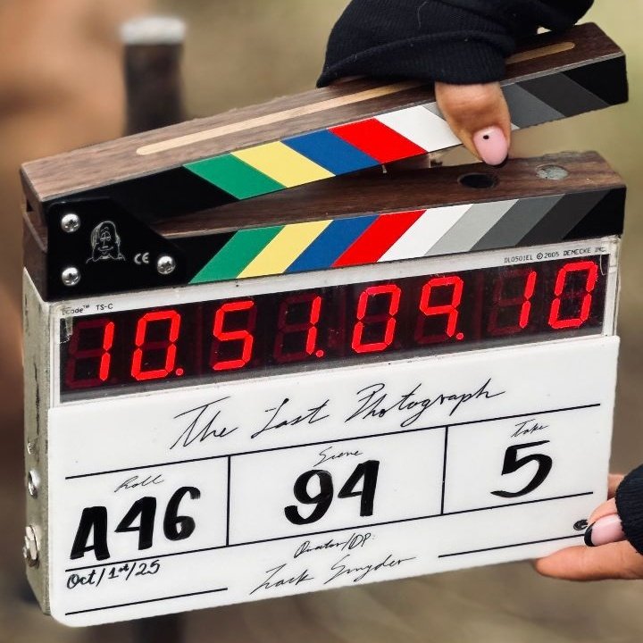 TomMCJL's tweet photo. The Clapperboard for Zack Snyder's next movie, 'THE LAST PHOTOGRAPH' - A Murder Mystery-Esque War Drama. https://t.co/YIR4TU6uzO