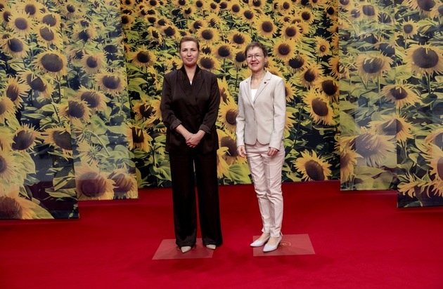 Regierungschefin Brigitte Haas am Gipfeltreffen der Europäischen Politischen Gemeinschaft in Kopenhagen presseportal.ch/de/pm/10000014… via <a href="/presseportal_ch/">presseportal.ch</a> #ots #politik #news