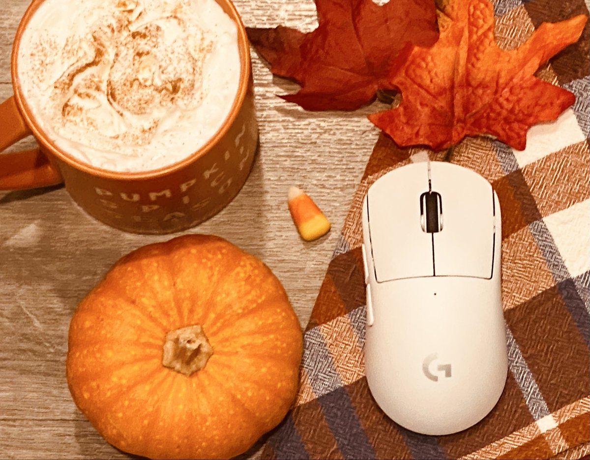 RoryPlays_'s tweet image. 🍂 Pumpkin Spice and @LogitechG Mice 🍂 

🍁 Fall in love with PRO X 2c as your next favorite mouse: logi.gg/RoryPlays

#LogitechGPartner