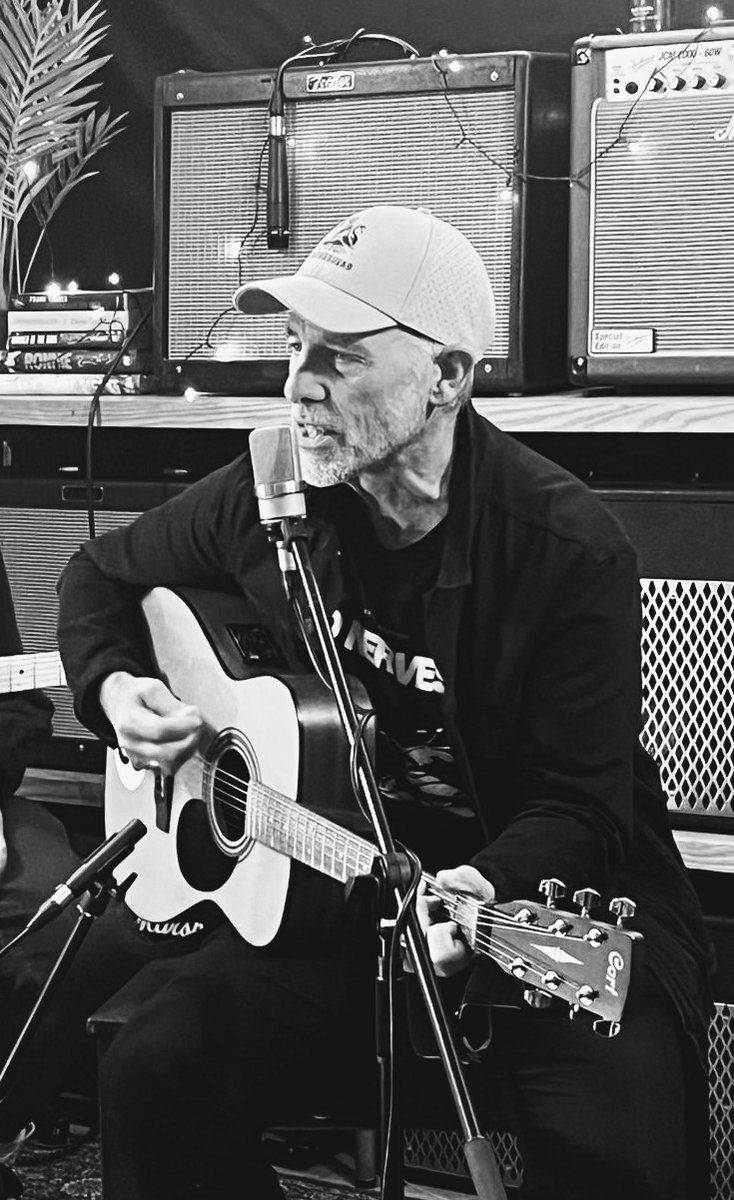 Grovesidermusic's tweet photo. Been filming acoustic versions of some of the songs on the forthcoming Grovesider album...all will be revealed in due course. Big thanks to @alancharlessmithmusic for making this happen, ably assisted by @robynperrenmusic
#acoustic #promovideos #album3 https://t.co/hAsTPiRdvc