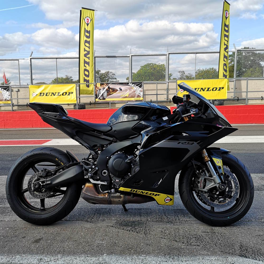 twotyresltd's tweet photo. Ben tested the @dunlopmoto Sportsmart Mk4 at Donington on Tuesday - on the new Yamaha R9. He's written a review of the tyre on our product page.

Needless to say, a Sports tyre, with no tyre warmers in the Fast group made for an interesting day!

https://t.co/AaSJVbUJZ8 https://t.co/AZkJjZTMCb