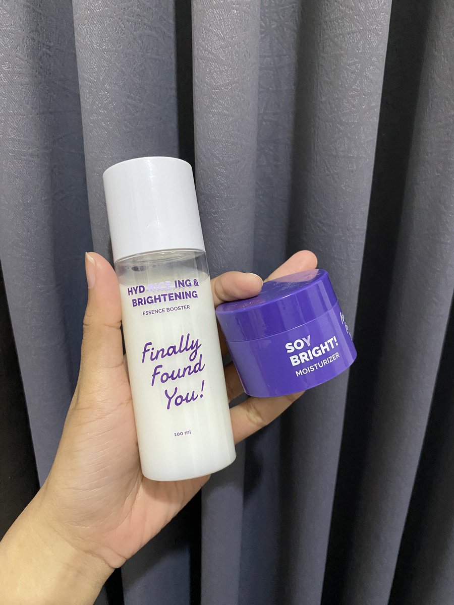 mxtchxlov's tweet photo. PRELOVED Finally Found You! Soy Bright! Moisturizer &amp; Hydriceing Brightening Essence Booster. Baru 1x pemakaian malam dan pagi

100rb all in via shopee
 https://t.co/bQNhfc3Yp7

#finallyfoundyou #prelovedskincare #skincareviral #ffy #moisturizer #essence #toner https://t.co/AwnzyUyeT0