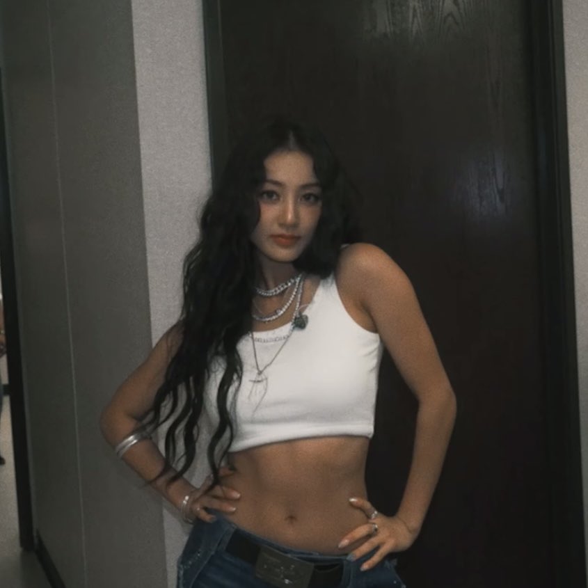 jihyopopbase's tweet photo. Lollapalooza Jihyo you were truly insane ❤️‍🔥 https://t.co/dmASnZd02o