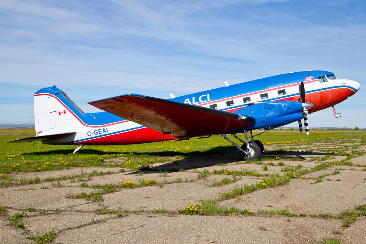spotterguidenet's tweet photo. An Alci Aviation Basler BT-67 resting at Airdrie Airfield and waits for its next mission
#spotterguide #alciaviation #basler #bt67 #cef4
Taken by Patrick Weis / @takeoffaviation https://t.co/jMAn6asJdU