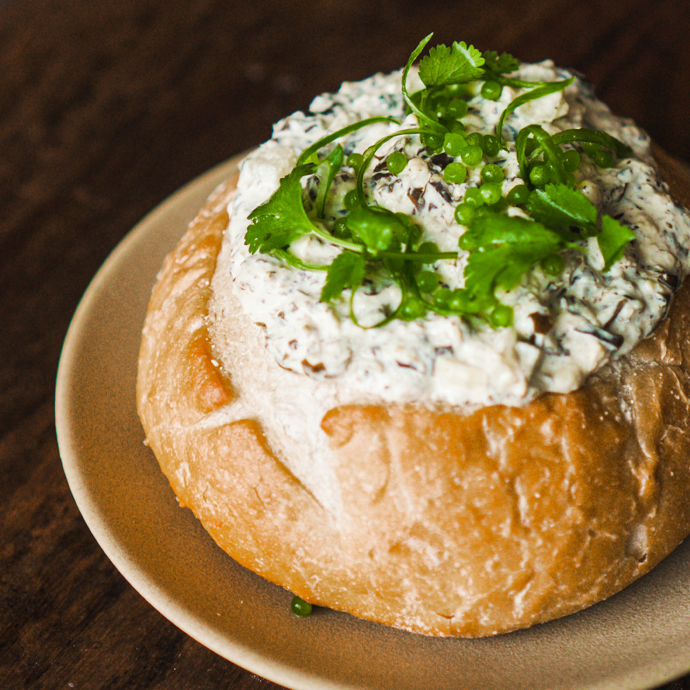 spherificator's tweet image. Creamy, herby, and full of flavor. Chive pearls on top take this bread bowl dip to the next level 🥖🧅 #BreadBowlDip #ChivePearls #Spherificator #TheSpherificator #Spherification #MolecularGastronomy #NextLevelDips #FlavorPop #CreativeToppings #FoodieFavorites #GourmetUpgrade