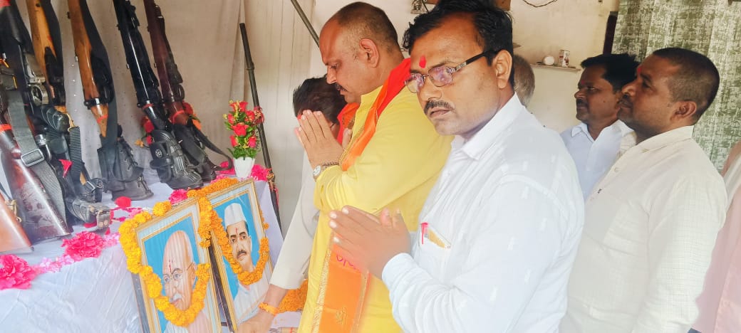RNKSvasJsNews's tweet photo. भाजपा मंडल सुल्तानपुर टीम के द्वारा विजयदशमी के पावन पर्व पर शस्त्र पूजन गांधी जयंती एवं एक पेड़ मां के नाम कार्यक्रम का आयोजन हुआ जिसमें पूरी टीम उपस्थित  रही
#BJP4UP
#MYogiAdityanath 
#JitinPrasada 
#baburampasvanji https://t.co/j2LRLcql3S