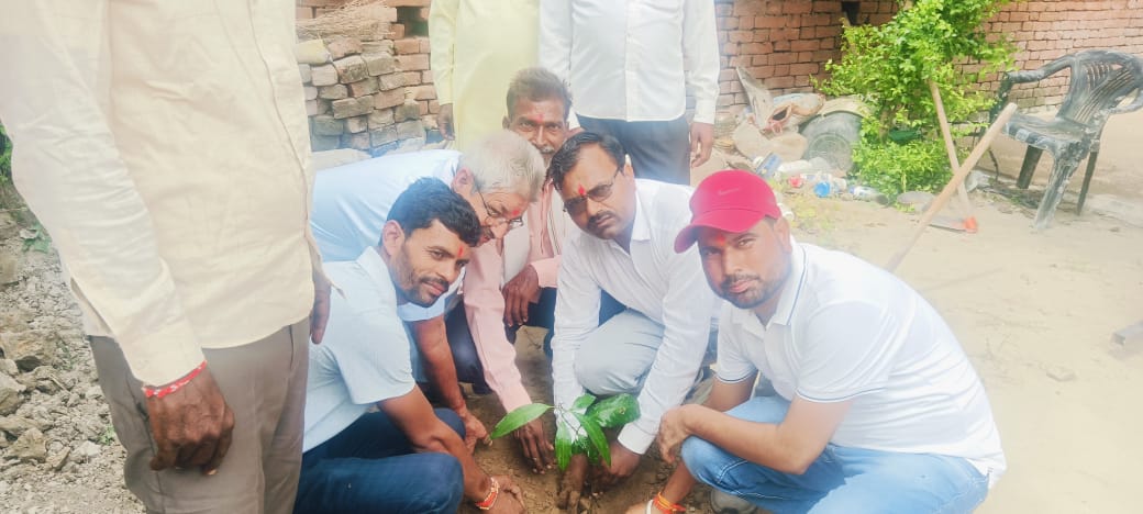 RNKSvasJsNews's tweet photo. भाजपा मंडल सुल्तानपुर टीम के द्वारा विजयदशमी के पावन पर्व पर शस्त्र पूजन गांधी जयंती एवं एक पेड़ मां के नाम कार्यक्रम का आयोजन हुआ जिसमें पूरी टीम उपस्थित  रही
#BJP4UP
#MYogiAdityanath 
#JitinPrasada 
#baburampasvanji https://t.co/j2LRLcql3S