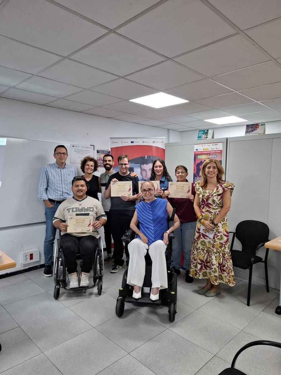 insertainnova's tweet photo. 🎓 Finaliza con éxito en #Canarias el proyecto #TándemDoAutogen de #InsertaInnovación.
Jóvenes con #discapacidad se han formado como auxiliares administrativos expertos en IA 🤖

👏 Gracias a @empleo_SEPE y a quienes han acompañado esta etapa.
¡Enhorabuena a los participantes! https://t.co/Azhv0Z8W9y
