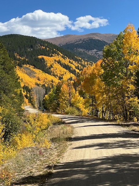WPLodgingCo's tweet photo. ❓Have you ever been to Jim Creek Trail just across from Winter Park Resort? #optoutside #ventureout https://t.co/5Ff1DtiI4W