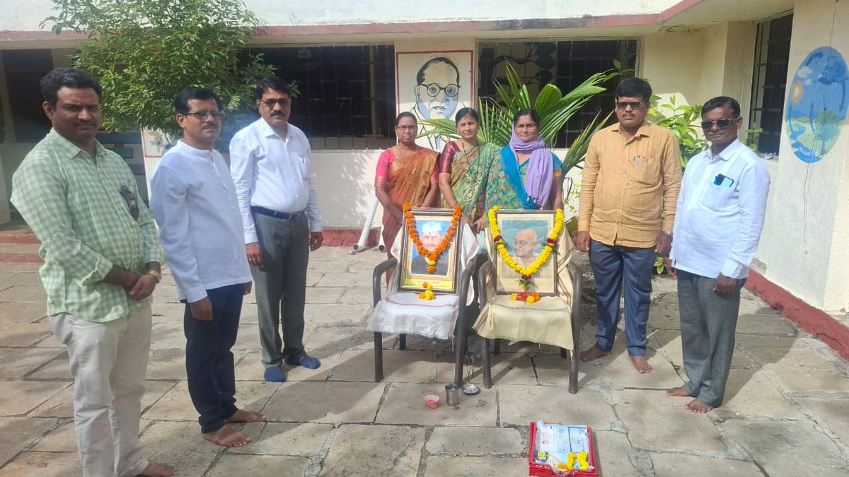 राष्ट्रपिता महात्मा गांधी आणि लालबहादूर शास्त्री यांची जयंती साजरी करून अभिवादन करण्यात आले.