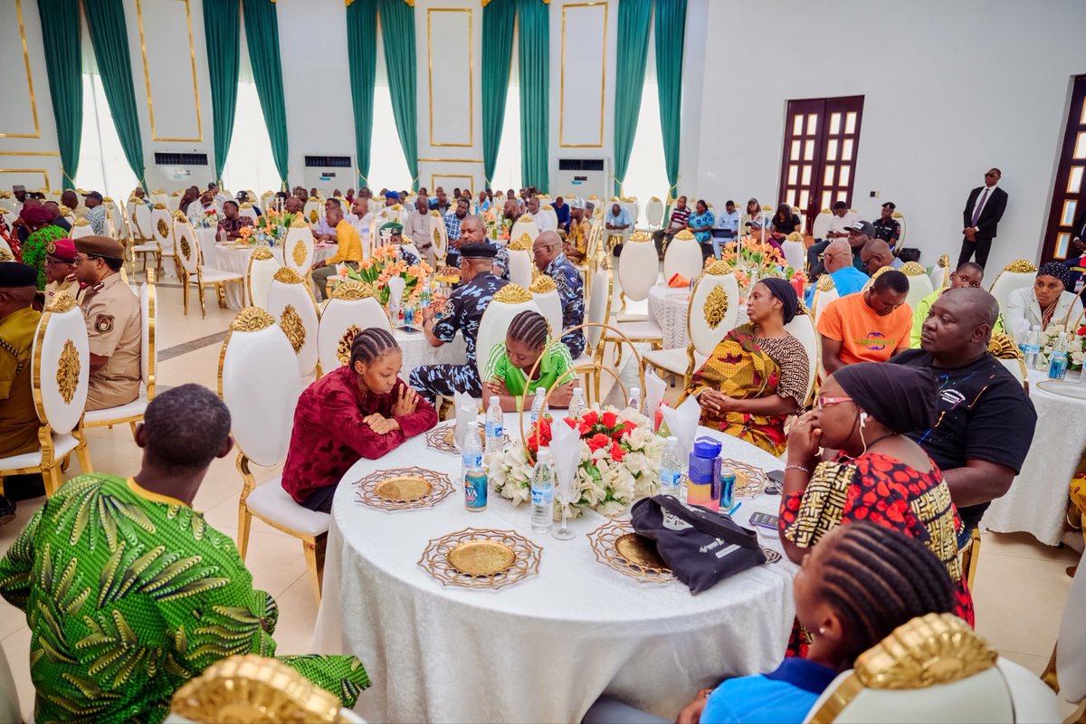 HyacinthAlia's tweet photo. Yesterday, I celebrated Nigeria’s 65th Independence Anniversary with the families of our fallen heroes in Benue State.

These brave men and women gave their lives so that we may live in peace and unity. Their sacrifice is a debt we can never repay, but one we must never forget. https://t.co/ZmSRgCt0jt