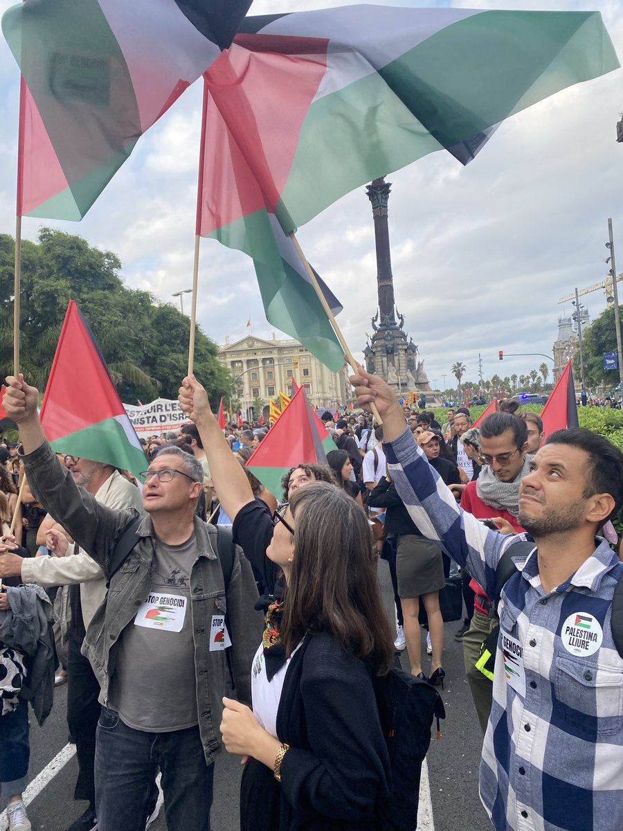ccoocatalunya's tweet photo. Ara mateix a Barcelona cridem fort: No és una guerra, és un genocidi! https://t.co/P7oSUKptrp