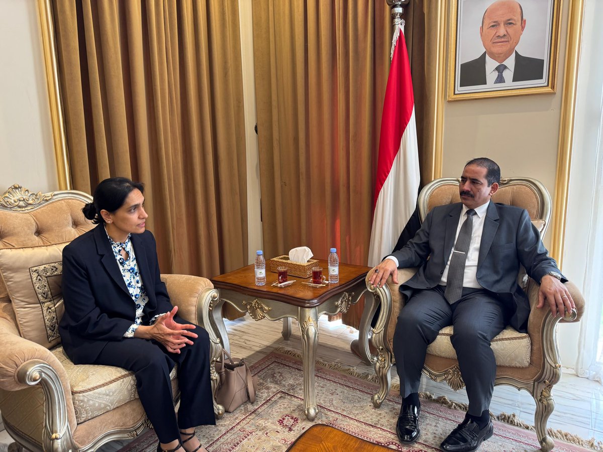 أجريتُ نقاشًا مثمرًا وشاملًا مع معالي وزير الداخلية اللواء الركن <a href="/EbrahimHaidan/">اللواء الركن/ ابراهيم حيدان</a>، حيث أشدت بالنجاحات الأخيرة التي حققها خفر السواحل اليمنية في تعطيل شبكات تهريب البشر وبالجهود المستمرة التي تبذلها الحكومة اليمنية في مكافحة الإرهاب.
كما تناولنا جريمة القتل المروّعة التي طالت السيدة