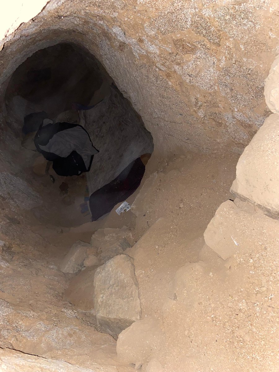 باجوڑ کے چند گھروں سے ملنے والی خفیہ سرنگیں بتاتی ہیں کہ دشمن کس قدر خباثت سے کام لیتا ہے۔ ہماری افواج دہشتگردی کے مکمل خاتمے تک بے رحمانہ کارروائیاں جاری رکھیں گی — عوام تعاون کرے، دشمن کا پلڑا بھاری نہ ہونے دیں۔ #باجوڑمیں_خفیہ_سرنگیں