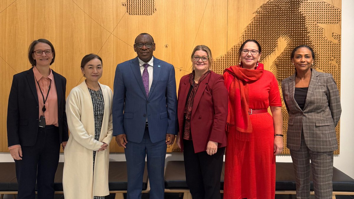 ECA_OFFICIAL's tweet photo. Executive Secretary @ClaverGatete congratulated @santalasatu and @NDFnews for successful #climatedialogues in Helsinki. Exchanged ideas to explore collaboration in energy transition, circular economy, critical minerals and de-risking #RVCs. https://t.co/Gz9j8Pm9ru