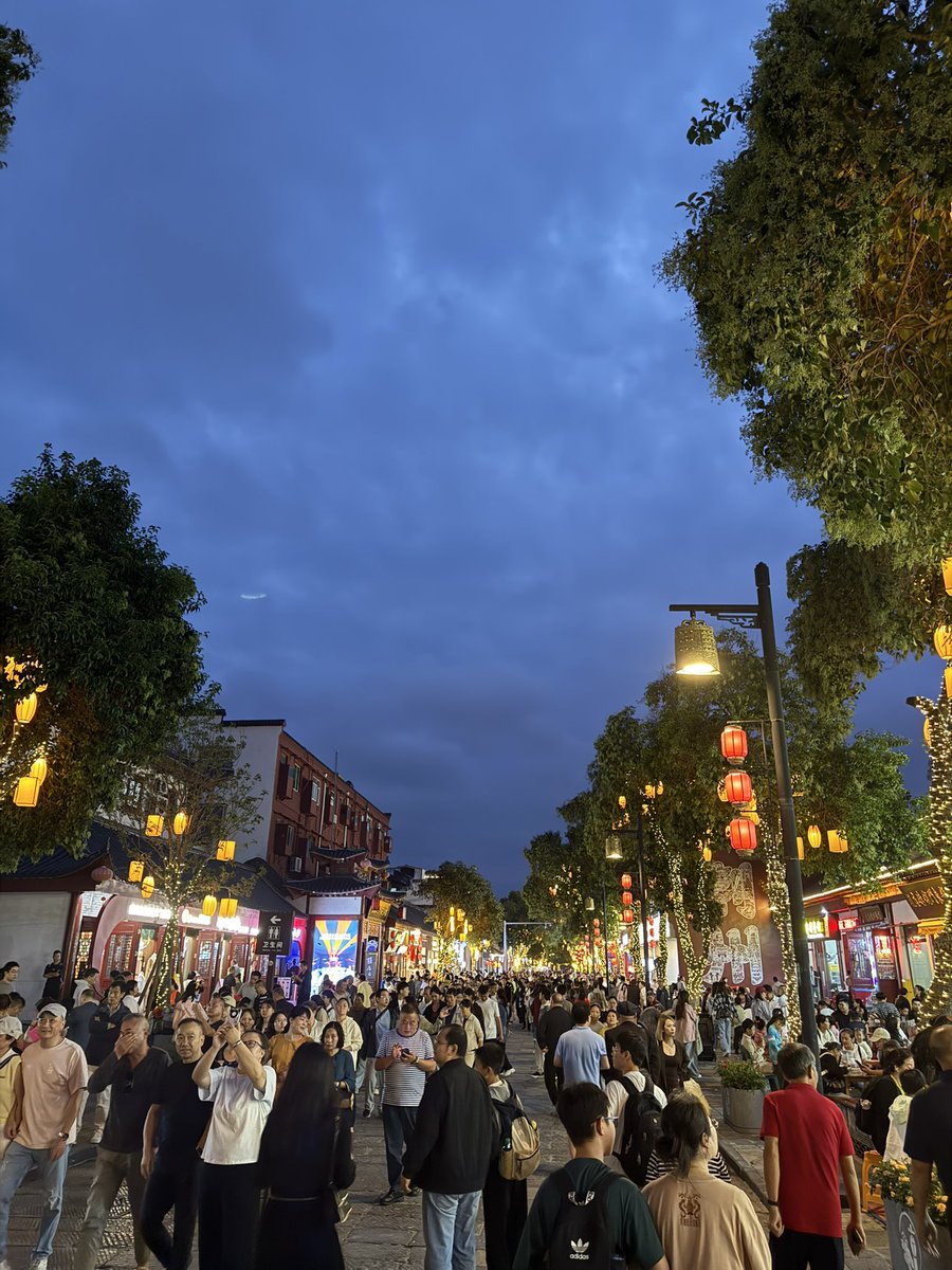 她们从楚国来，带着千年前的风，我拍拍拍