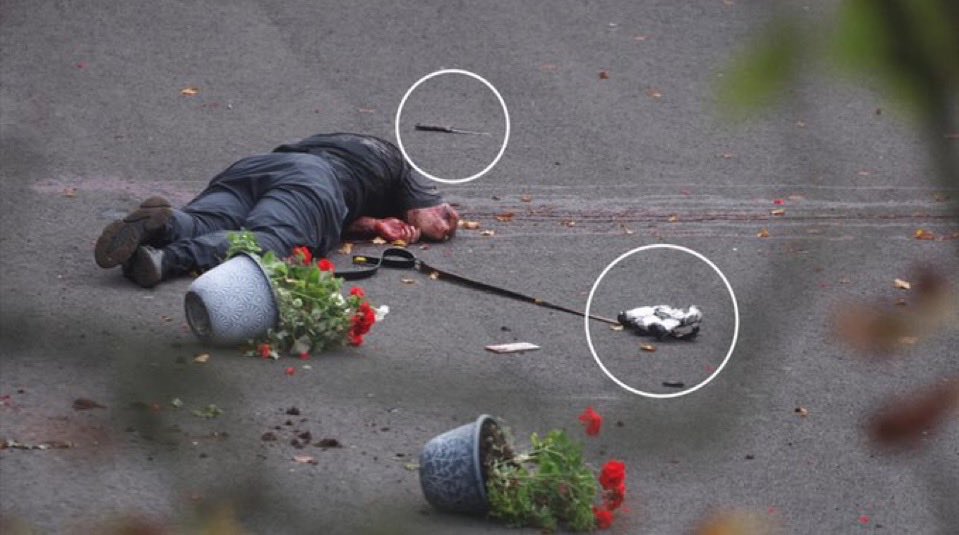 reallworldnews's tweet photo. 🚨 SHOCKING AFTERMATH: Photo of Manchester attacker reveals chilling details—bomb device and knife used in the terrorist attack clearly visible. Two others arrested as police deploy full force.
⚠️graphic content ⚠️
#ManchesterAttack #Terrorism #Manchester #counterterroism https://t.co/7kvQC9g4zm