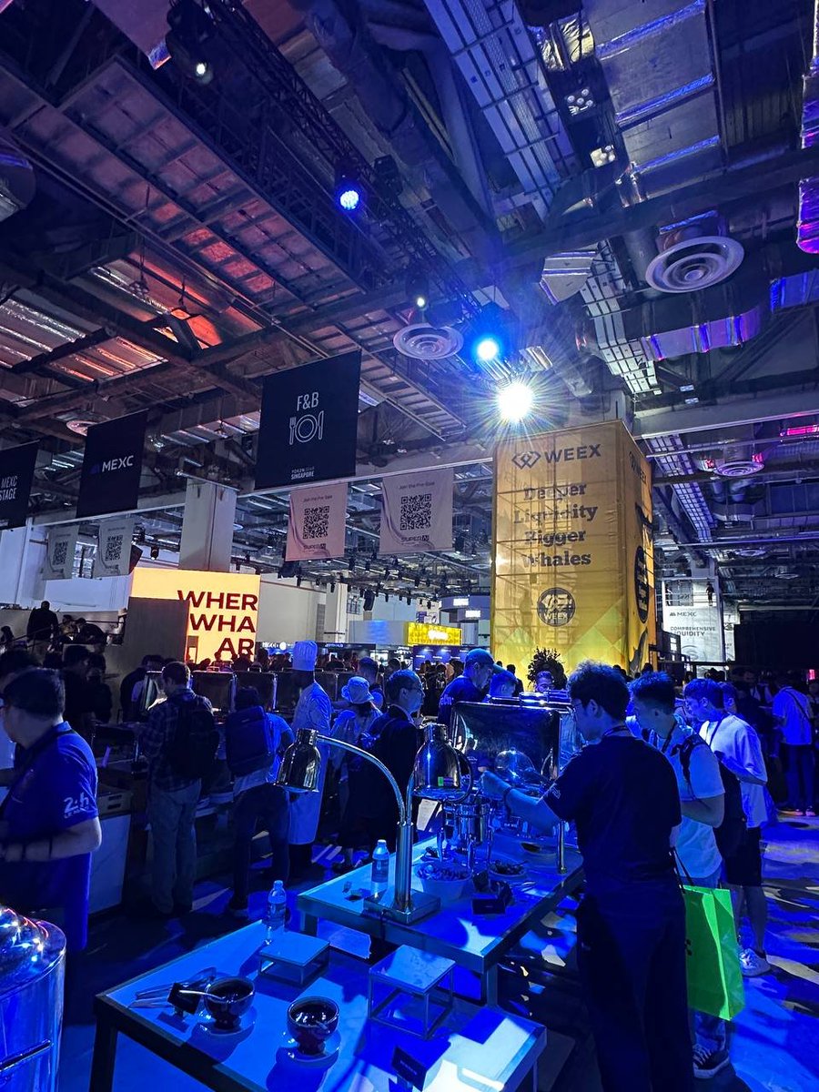 Dexlab_official's tweet photo. Day 1 at TOKEN2049!! What a solid folking start to the event!! 🔥🔥🔥

You've cooked it well-done @token2049🧑‍🍳
#TOKEN2049 #TOKEN2049Singapore #token2049week https://t.co/FMGSbA3EeN