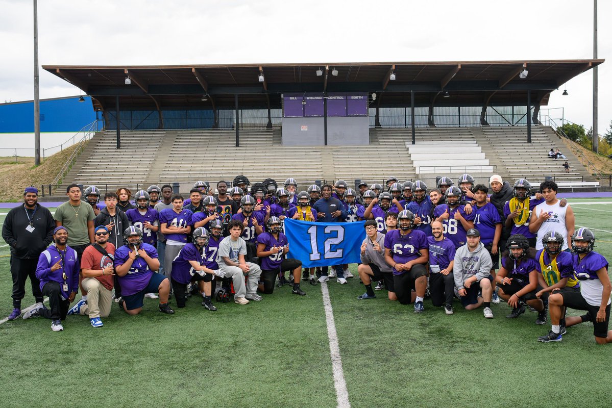 A Huge THANKS &amp; SHOUTOUT to the @seahawks and Jerrick Reed II @sir_jerrick for coming out to the Bulldogs practice to Speak Life into our student athletes! We truly appreciate your presence, encouraging words and taking time on your day off to be with us! We are grateful 🙏🏾🙏🏾🙏🏾