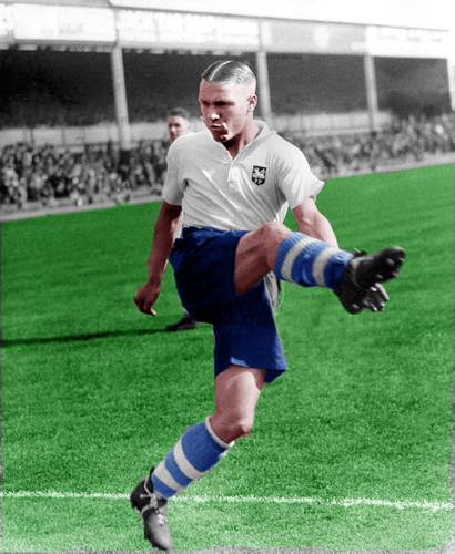 What a photo this is. Bill Shankly during his playing career at Preston North End. #LFC #YNWA #LiverpoolFC ❤️