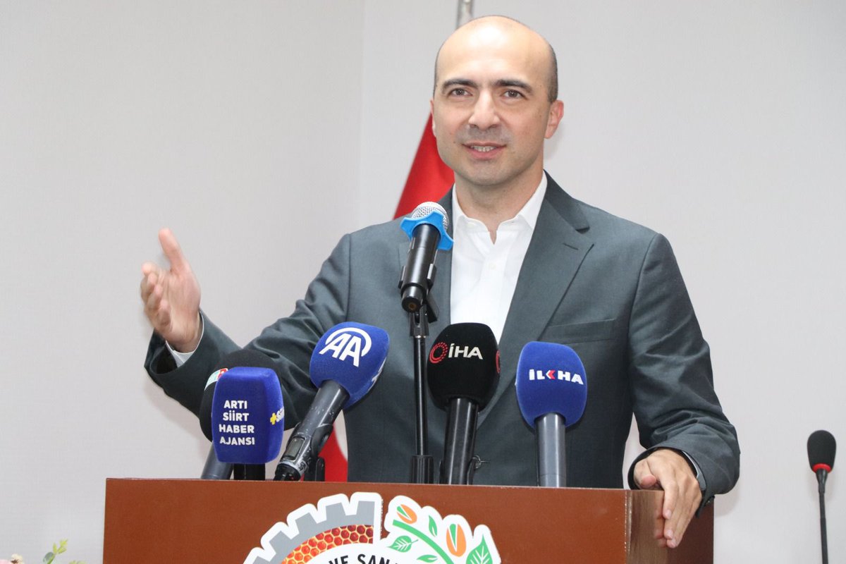 asibrahimcioglu's tweet photo. Siirt programımız kapsamında KOBİ'lerimizle bir araya geldik, @Kosgeb desteklerini anlattık, Kobi'lerle istişare ile geçen  programı organize eden @SiirtTSO Başkanı ve yönetimine tesekkur ederim.
#KOSGEBYanında 💫 https://t.co/DTNWye53C8
