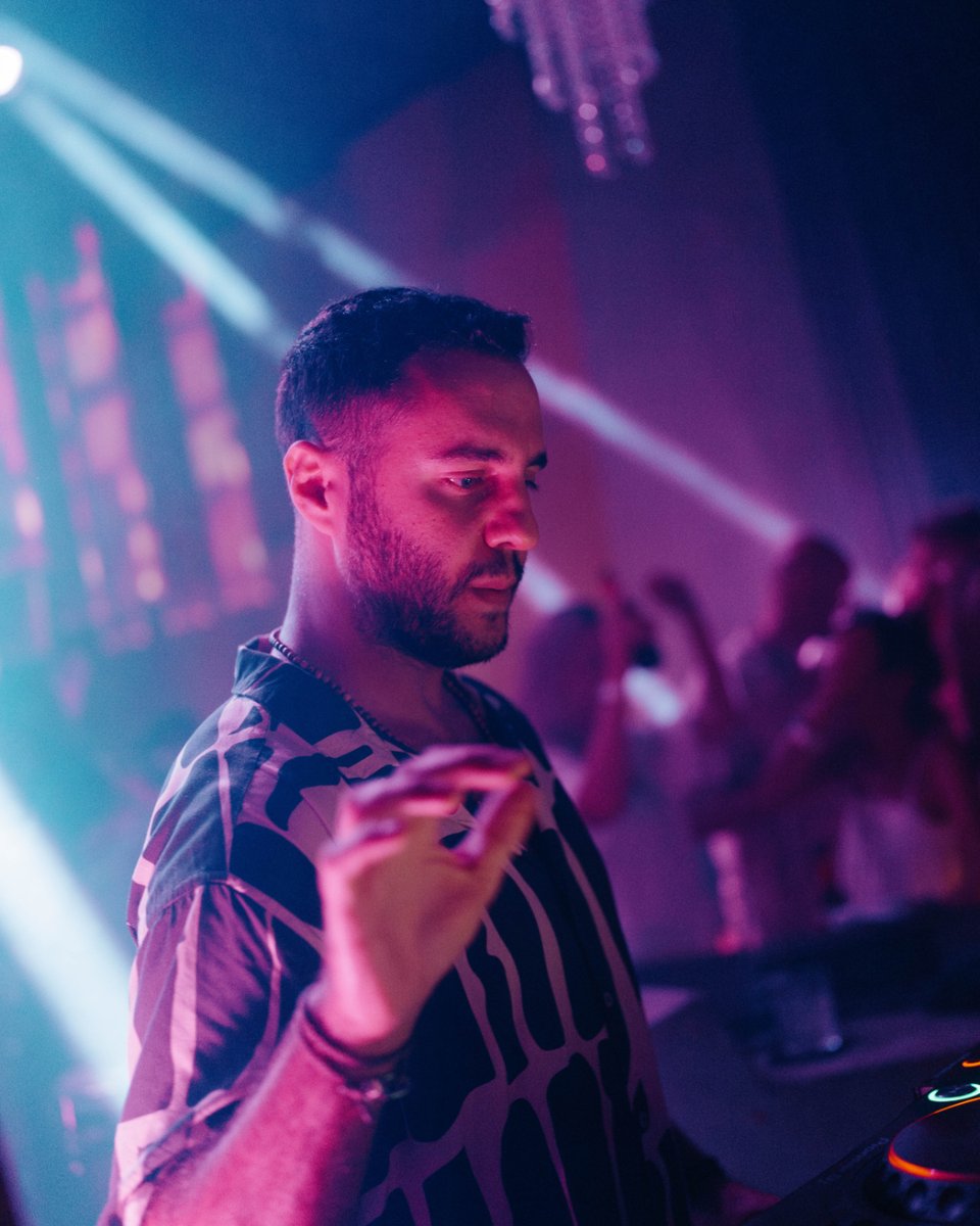 KHENmusic's tweet photo. My first time on the magical island was everything I hoped for🪄✨ Big love to @leebu and the @AllDayIDreamOf team for having me 😍 https://t.co/bAlOzzUc70