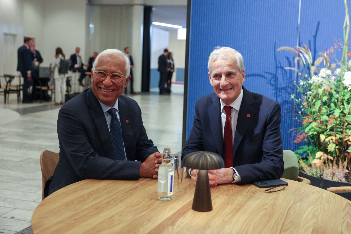 eucopresident's tweet image. Norway is a close friend and partner of the EU. Our ever-deepening cooperation is based on shared values and common priorities.

It was good to meet PM @jonasgahrstore on the margins of the #EPC.

We are working on the implementation of our Security and Defence Partnership,…